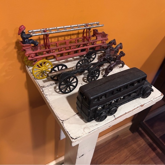 Vintage cast iron Toy Vehicle five piece Set. - Picture 1 of 3